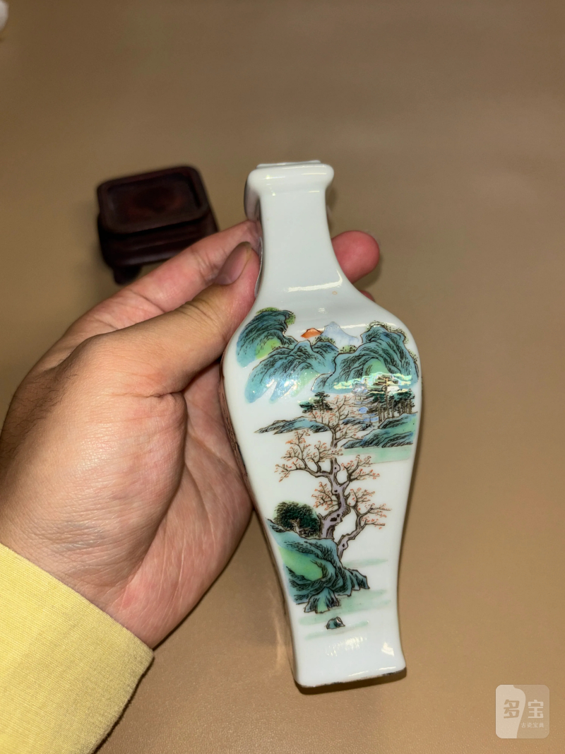民国 粉彩山水人物纹四方瓶 - 图5